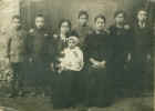 grandmafamily.jpg (38460 bytes)